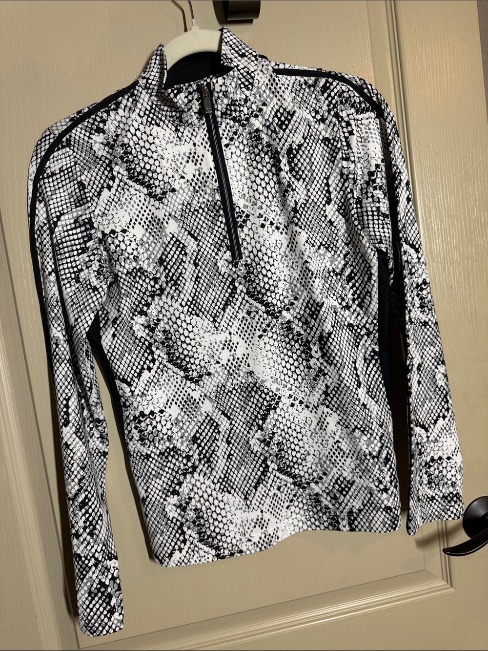Nike Black & White Snake-Print Performance Top XSmall